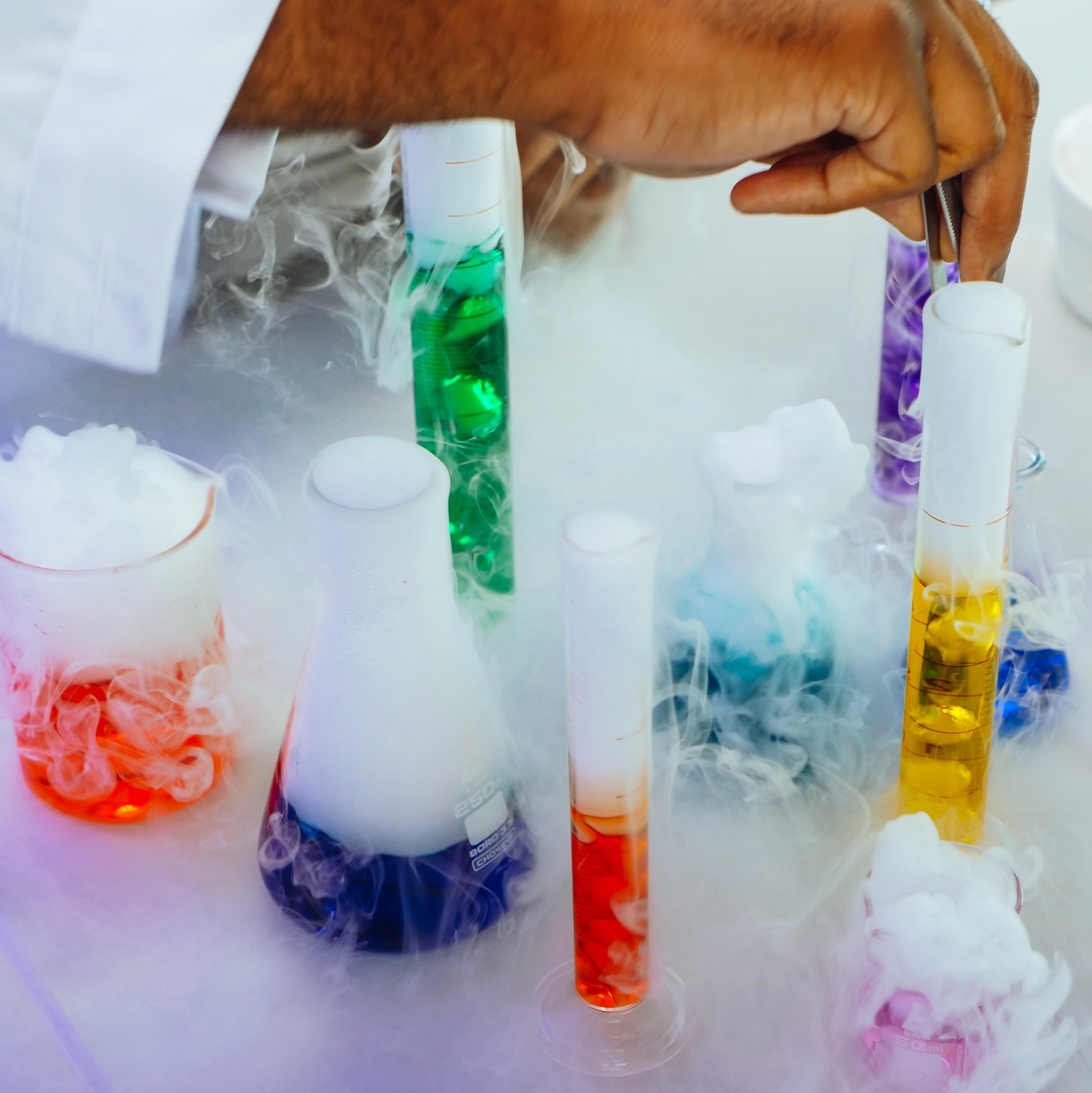 https://www.pexels.com/photo/colorful-liquids-in-laboratory-glasswares-8326459/