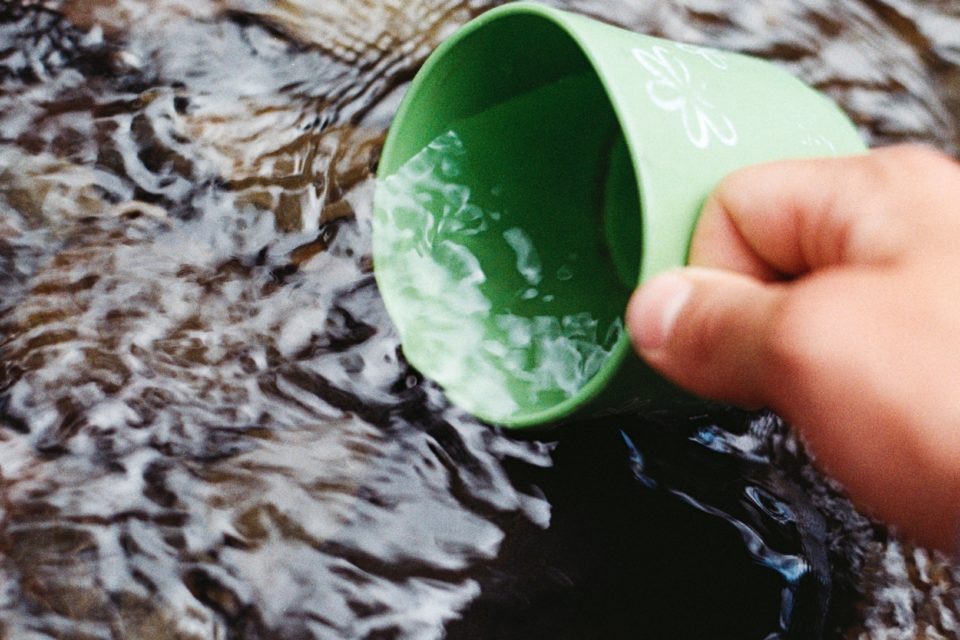https://www.pexels.com/photo/person-scooping-water-using-green-cup-66090/